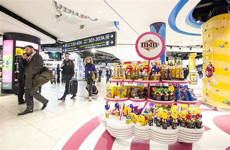 dublin airport shops and restaurants.